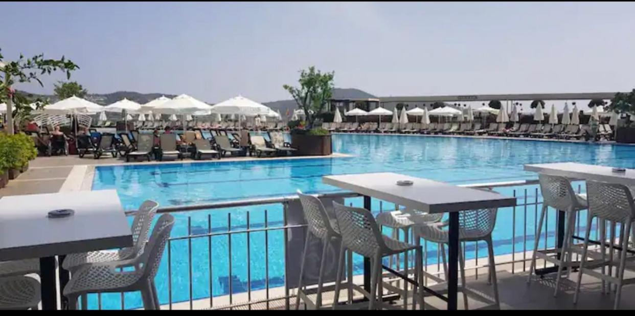 Aparthotel In Goldcity In The Main Building With Amazing View Kargicak Mahmutlar With Private *